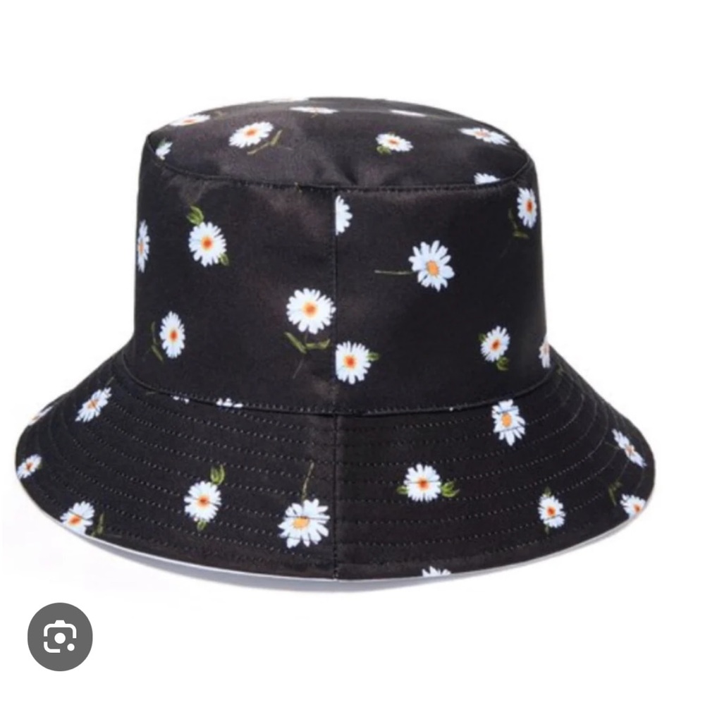Alice + Olivia Daisy Bucket Hat Reversible White Women NWOT